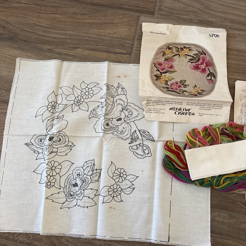 NOS Vintage 1976‎ Athena Round Pillow Peonies Flowers Crewel Needlepoint KIT 14" - Picture 2 of 5